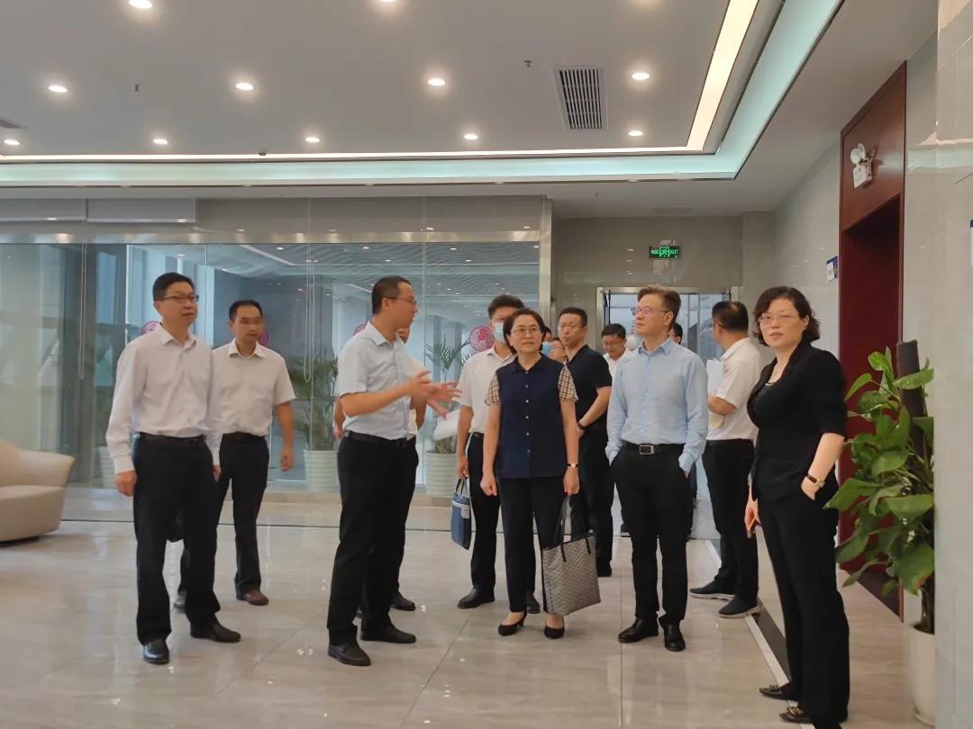 江苏省知识产权局局长支苏平一行至平台考察调(图1) 江苏省知识产权局局长支苏平一行至平台考察调(图1)